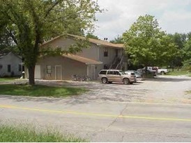 1018 S College St in Mountain Home, AR - Building Photo