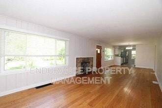 859 Loveland-Miamiville Rd in Loveland, OH - Building Photo - Building Photo