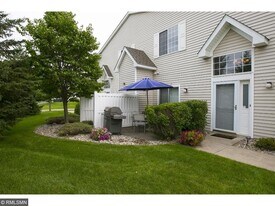 17647 Hackberry Ct in Eden Prairie, MN - Building Photo