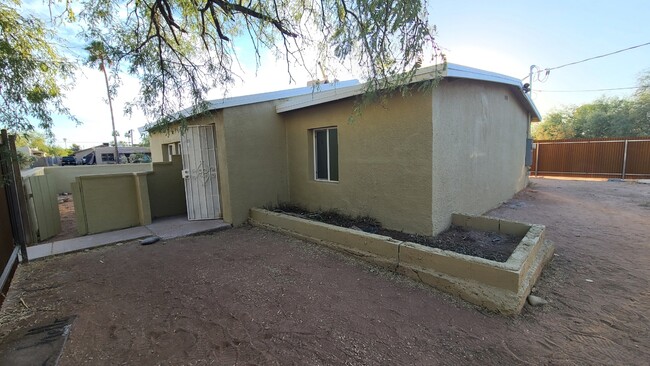 1805 N Madelyn Ave in Tucson, AZ - Building Photo - Building Photo