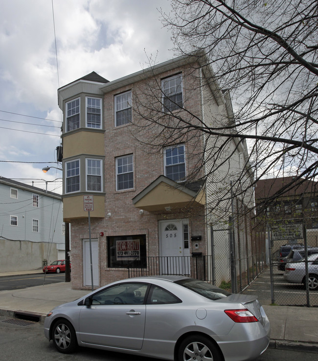 505 Ferry St in Newark, NJ - Building Photo - Building Photo