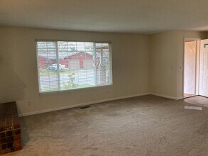 4308 Madrona Way SE in Albany, OR - Building Photo - Building Photo