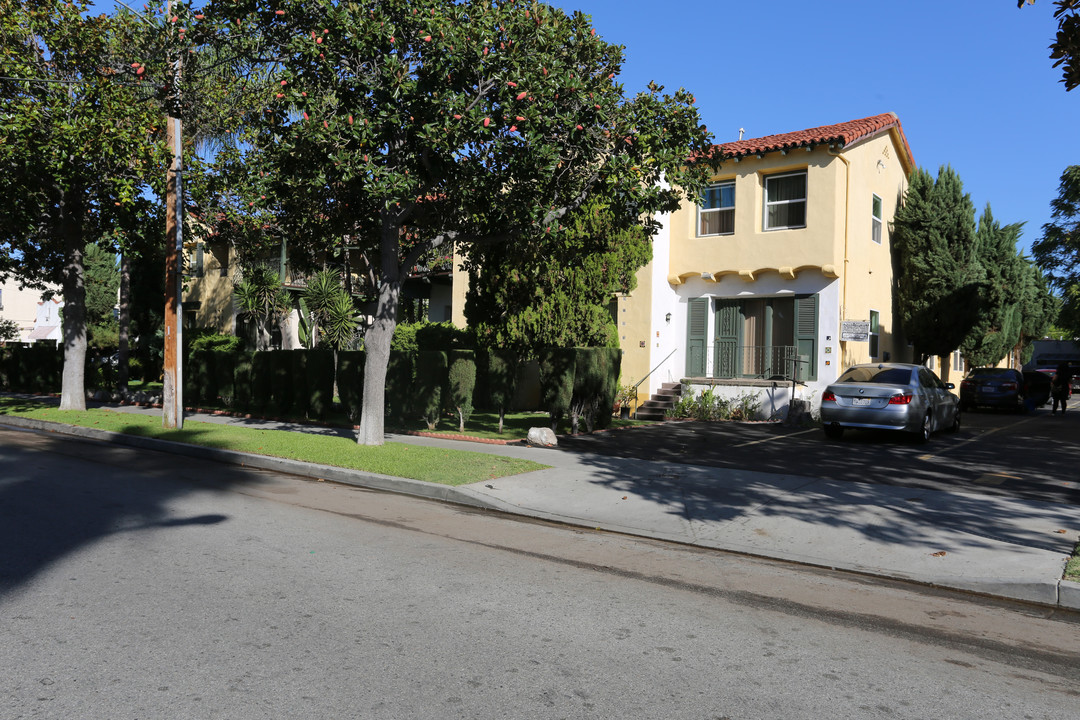 El Seville Apartments in Glendale, CA - Building Photo