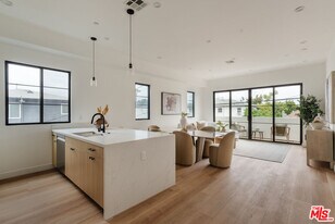 1952 S Garth Ave in Los Angeles, CA - Building Photo