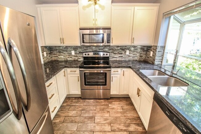 20901 Cypress Way in Lynnwood, WA - Building Photo - Building Photo