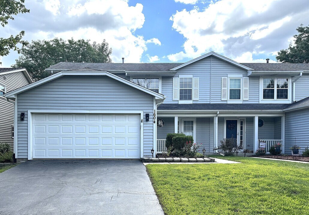 1604 Estate Cir in Naperville, IL - Building Photo