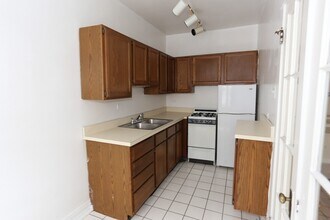 516 W Melrose, Unit 613 in Chicago, IL - Building Photo - Building Photo