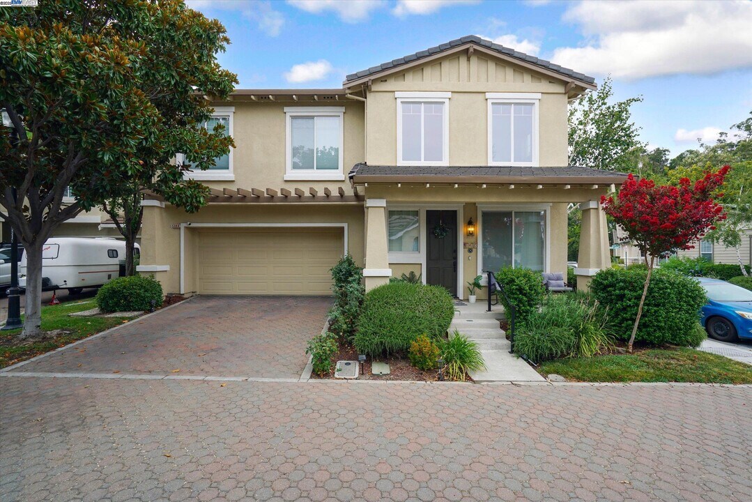 5884 Cedarwood Cmn in Livermore, CA - Building Photo