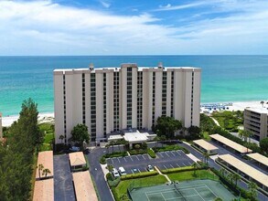 2425 Gulf of Mexico Dr, Unit 7F in Longboat Key, FL - Building Photo - Building Photo