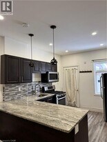 1152 King St E in Hamilton, ON - Building Photo