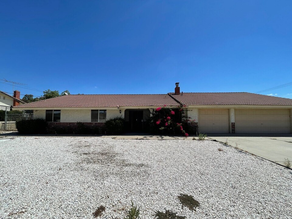 27390 Alessandro Blvd in Moreno Valley, CA - Building Photo