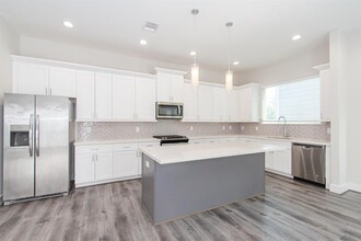 3344 Pinemont Dr in Houston, TX - Building Photo - Building Photo