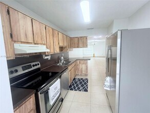 5785 W 16th Ln in Hialeah, FL - Building Photo - Building Photo