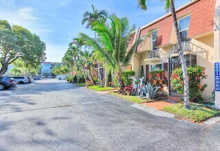 1001 Three Islands Boulevard in Hallandale Beach, FL - Building Photo - Building Photo