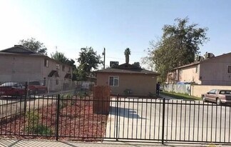 703 N St in Bakersfield, CA - Building Photo