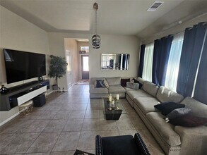 8411 Hunters Cliff Dr in Baytown, TX - Building Photo - Building Photo