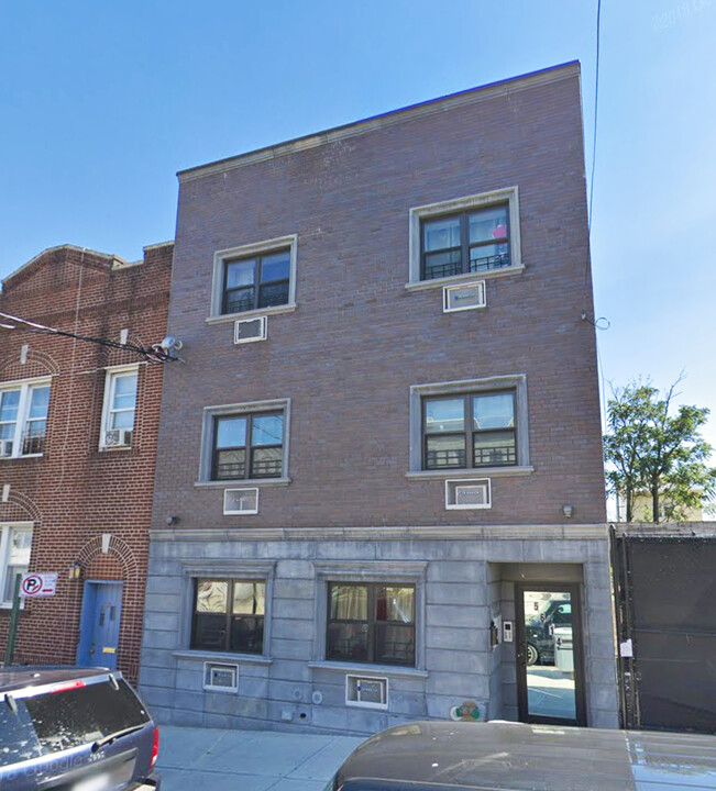 5614 Van Cleef St in Corona, NY - Building Photo