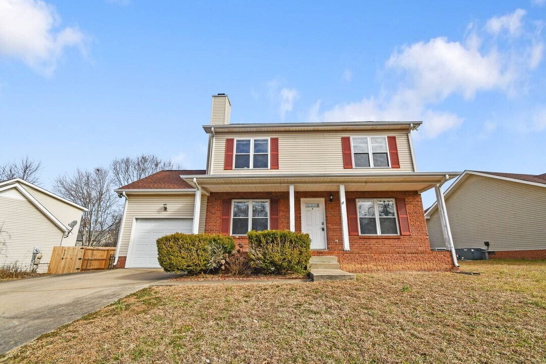 421 Sierra Ct in Clarksville, TN - Building Photo