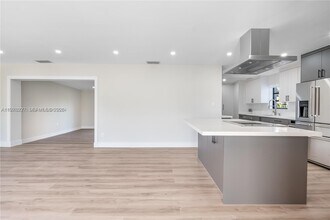 8421 SW 27th Terrace in Miami, FL - Foto de edificio - Building Photo