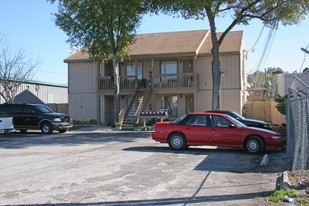 4605 N Lois Ave Apartments