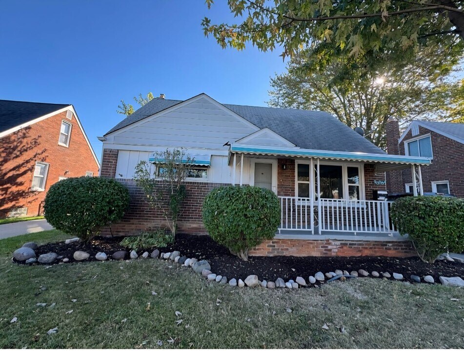 25084 Waldorf St in Roseville, MI - Building Photo