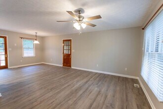 321 Oak Meadows Dr in Athens, GA - Building Photo - Building Photo