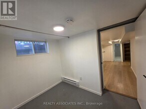 72 Auburn Ave in Toronto, ON - Building Photo - Building Photo