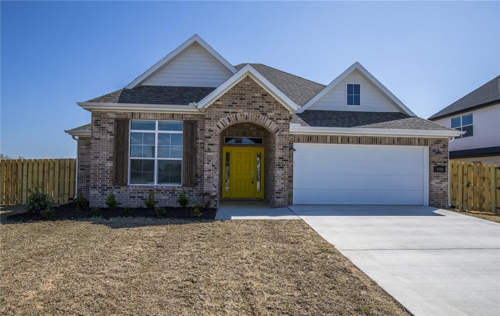 1900 Broadway Pl in Rogers, AR - Building Photo