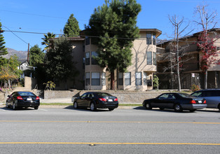 2935 Montrose Ave in La Crescenta, CA - Building Photo - Building Photo