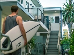 Pacifico Luxury Apartment Homes in Santa Monica, CA - Foto de edificio - Building Photo