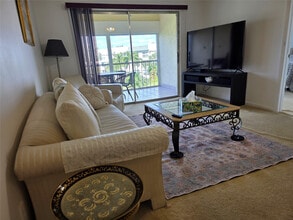 6600 Royal Palm Blvd in Margate, FL - Building Photo - Building Photo