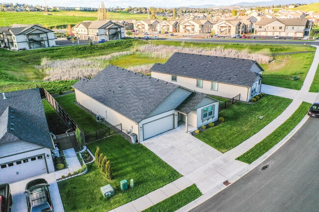 property at 1640 SW Panorama Dr