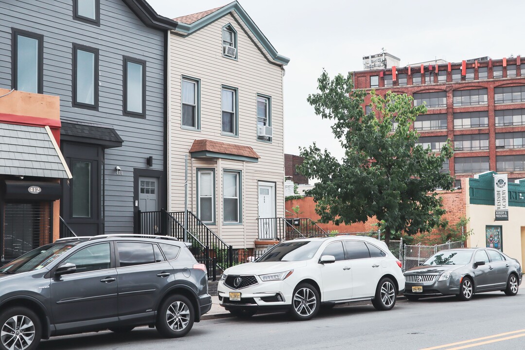 408 W Side Ave in Jersey City, NJ - Building Photo