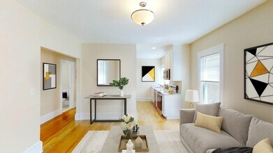 303 Tappan St in Brookline, MA - Building Photo - Building Photo