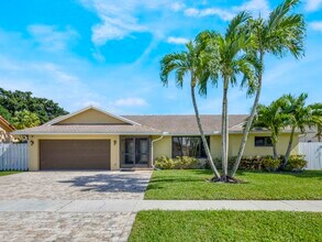 19508 Hampton Dr in Boca Raton, FL - Building Photo - Building Photo