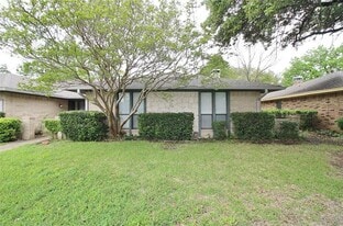 145 Shadybrook Dr in Desoto, TX - Building Photo