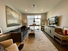150 Dorchester Ave, Unit 460 in Boston, MA - Foto de edificio - Building Photo