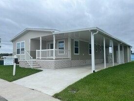 40843 Roselle Lp in Zephyrhills, FL - Building Photo