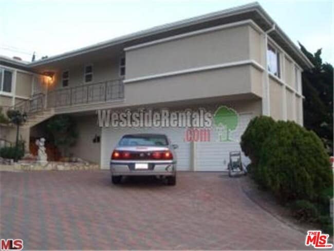 8310 Pershing Dr in Los Angeles, CA - Building Photo - Building Photo