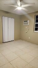 628 SW Krome Ter, Unit 2 in Homestead, FL - Foto de edificio - Building Photo