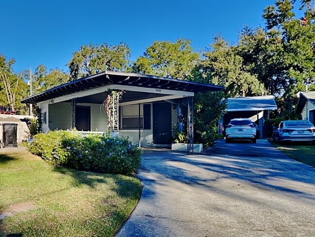 property at 2605 E Pine St