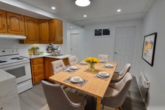 1095 Rue Barré in St. Laurent, QC - Building Photo - Building Photo