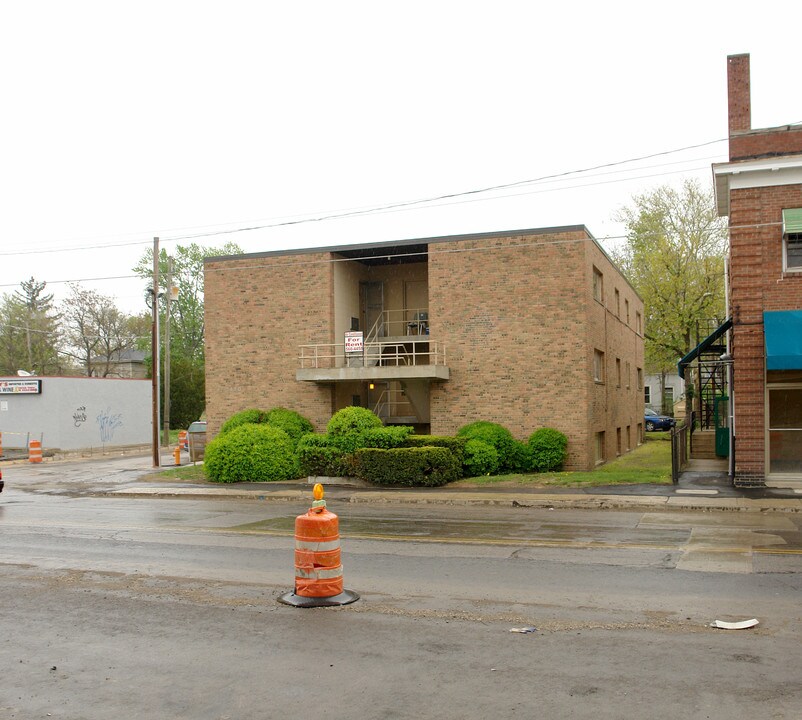 2470 N High St in Columbus, OH - Building Photo