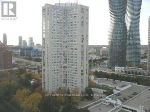 3695-3695 Kaneff Crescent in Mississauga, ON - Building Photo - Building Photo