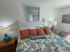 2571 Cyprus Dr in Palm Harbor, FL - Building Photo - Building Photo