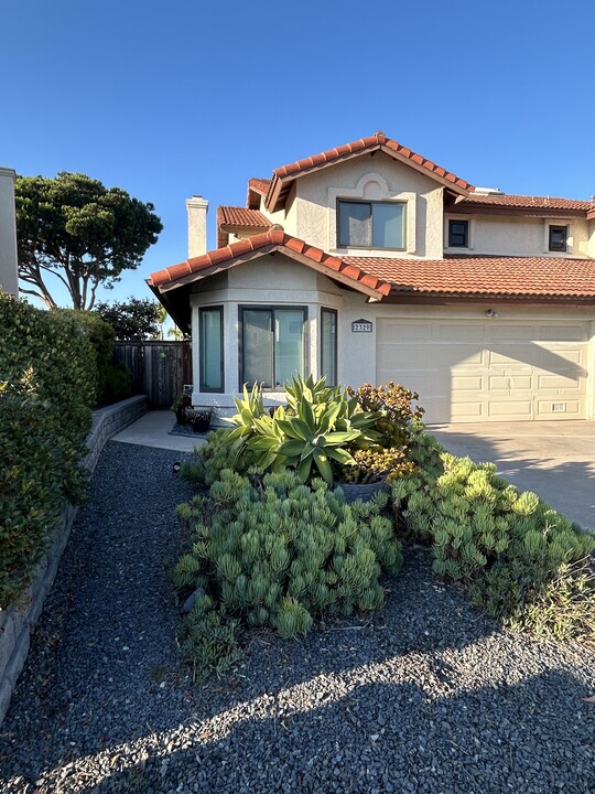 2329 Summerhill Dr in Encinitas, CA - Building Photo