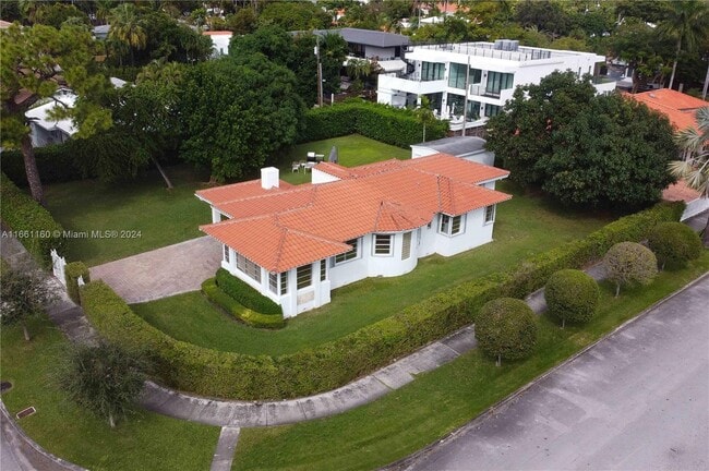 501 SW 24th Rd in Miami, FL - Foto de edificio - Building Photo