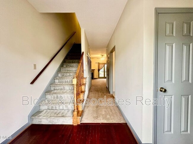 216 S Walker St in Cary, NC - Building Photo - Building Photo