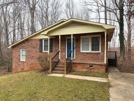 307 McKellar Dr in Greenwood, SC - Building Photo