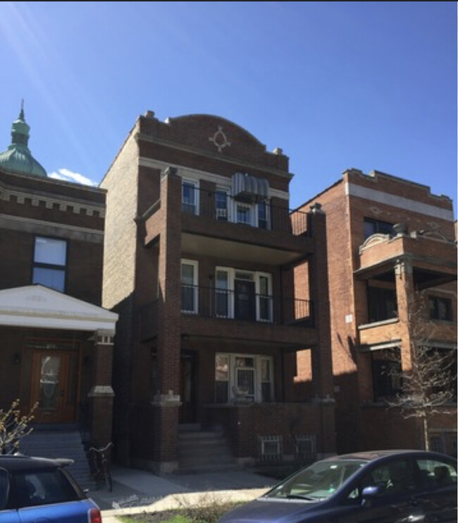 2249 W Iowa St, Unit 1F